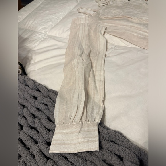 Doe & Rae Off The Shoulder Button Down Blouse - NWT - Size M - Picture 8 of 11